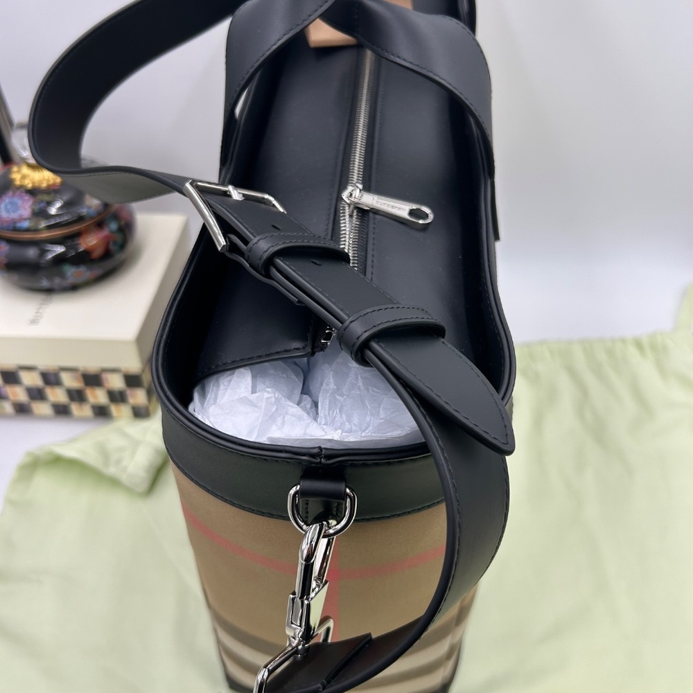 Women’s Burberry Ormond giant leather check tote bag made in Italy NWT - Picture 10 of 14